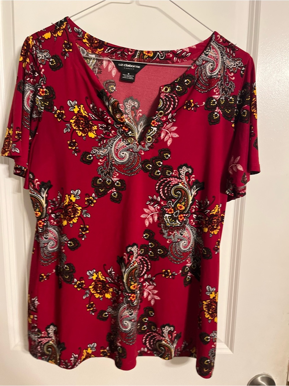 Liz Claiborne Burgundy Paisley & Floral V-Neck Short Sleeve Top